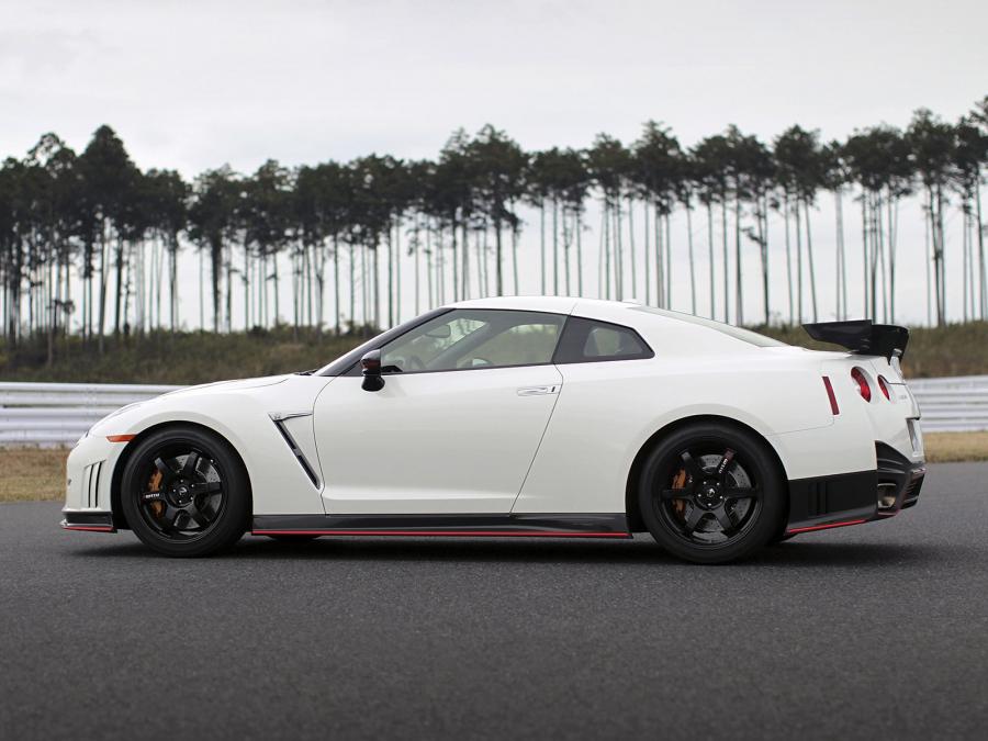  Nissan GT-R by Nismo 2014 года  (фото 8 из 46)